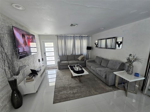 Tiny photo for 2340 NE 8th Avenue, Pompano Beach, FL 33064 (MLS # B26089958)