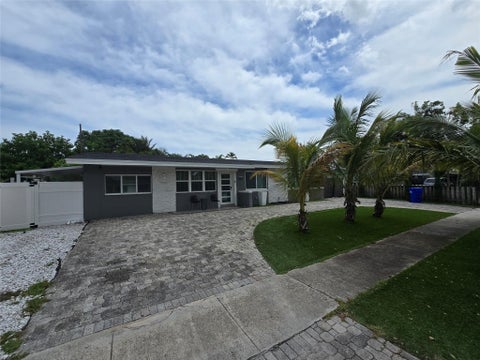 Tiny photo for 2340 NE 8th Avenue, Pompano Beach, FL 33064 (MLS # B26089958)
