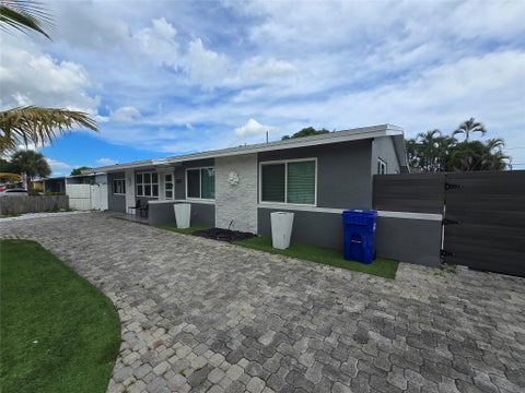 Tiny photo for 2340 NE 8th Avenue, Pompano Beach, FL 33064 (MLS # B26089958)