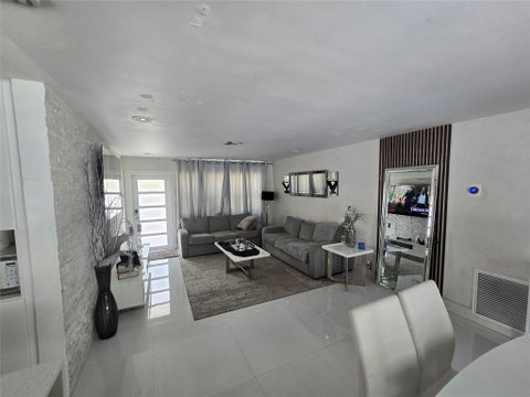 Tiny photo for 2340 NE 8th Avenue, Pompano Beach, FL 33064 (MLS # B26089958)