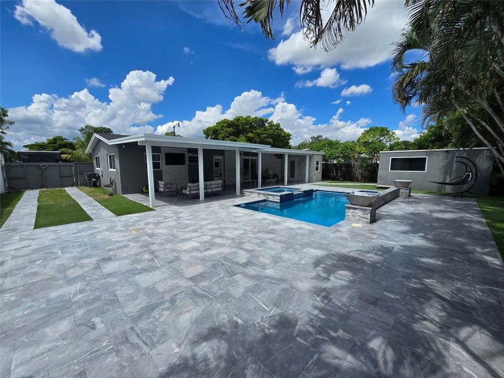 Photo of 2340 NE 8th Avenue, Pompano Beach, FL 33064 (MLS # B26089958)