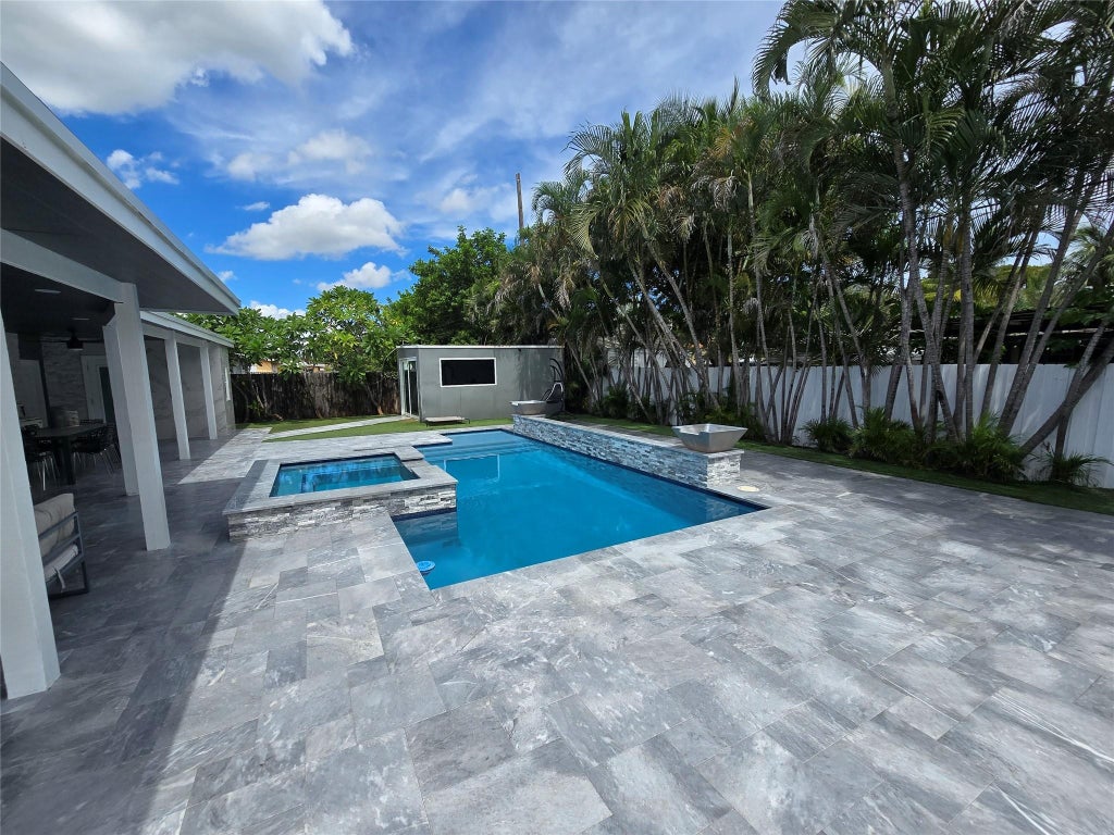 Photo of 2340 NE 8th Avenue, Pompano Beach, FL 33064 (MLS # B26089958)