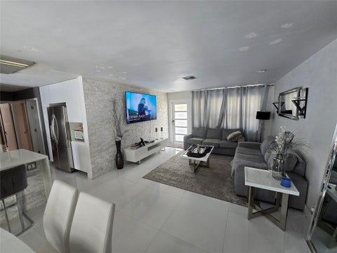 Tiny photo for 2340 NE 8th Avenue, Pompano Beach, FL 33064 (MLS # B26089958)