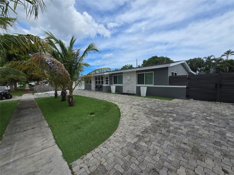Tiny photo for 2340 NE 8th Avenue, Pompano Beach, FL 33064 (MLS # B26089958)