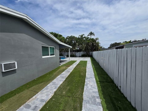 Tiny photo for 2340 NE 8th Avenue, Pompano Beach, FL 33064 (MLS # B26089958)