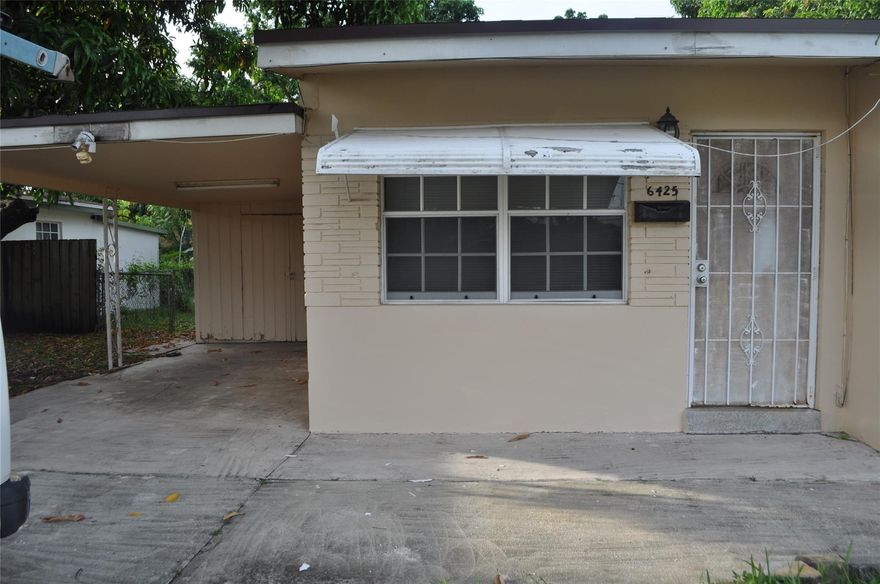 Miramar house close to shopping, restaurants, schools.  Centrally located.