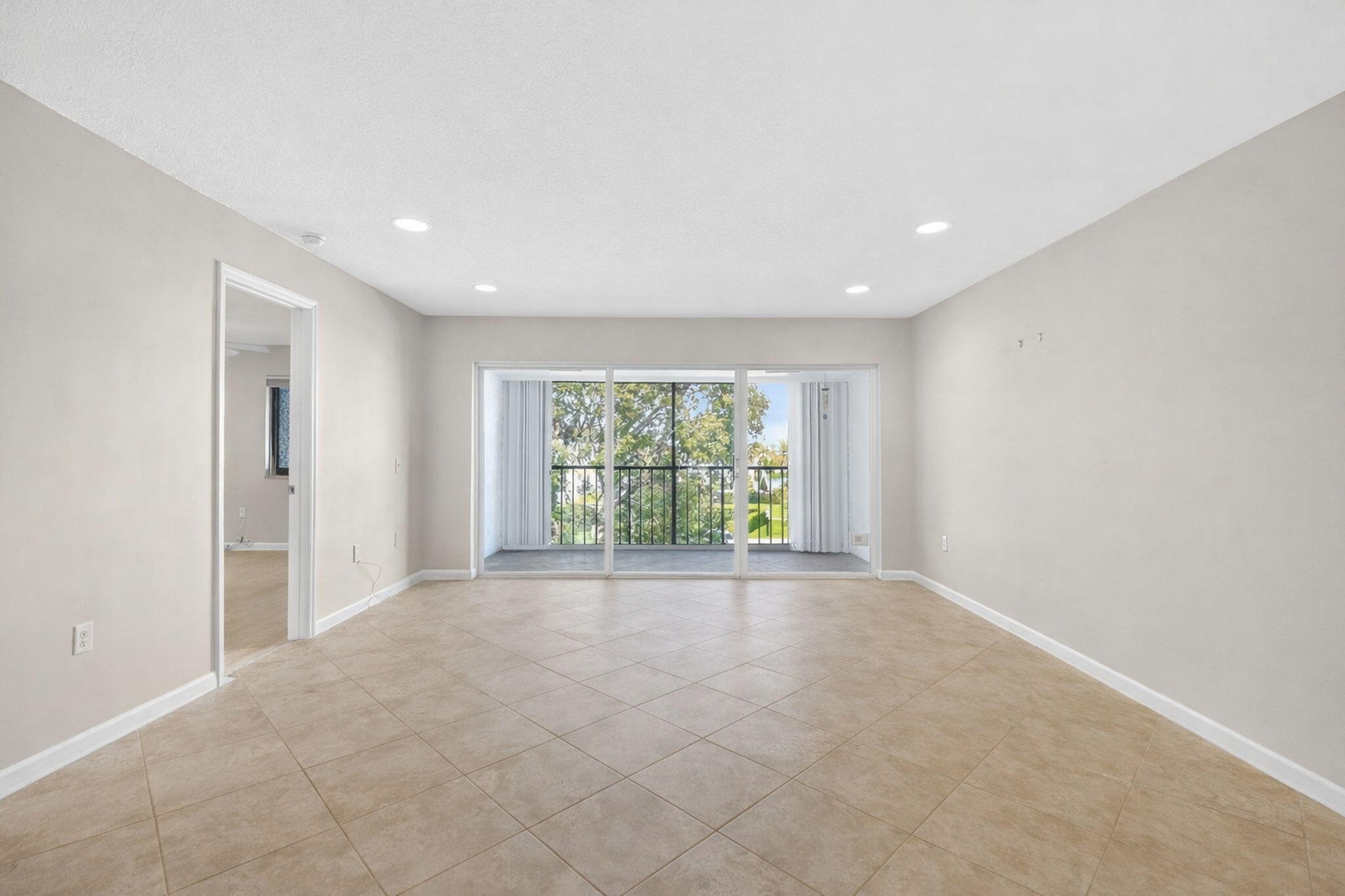 FOUNTAINS OF PALM BEACH CONDO 5 - Residential