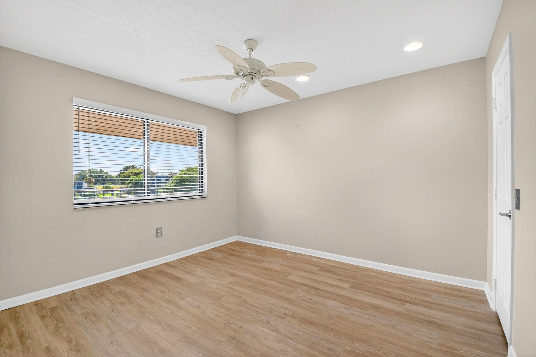 FOUNTAINS OF PALM BEACH CONDO 5 - Residential