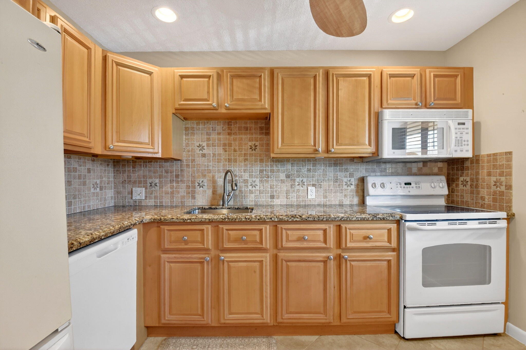 FOUNTAINS OF PALM BEACH CONDO 5 - Residential