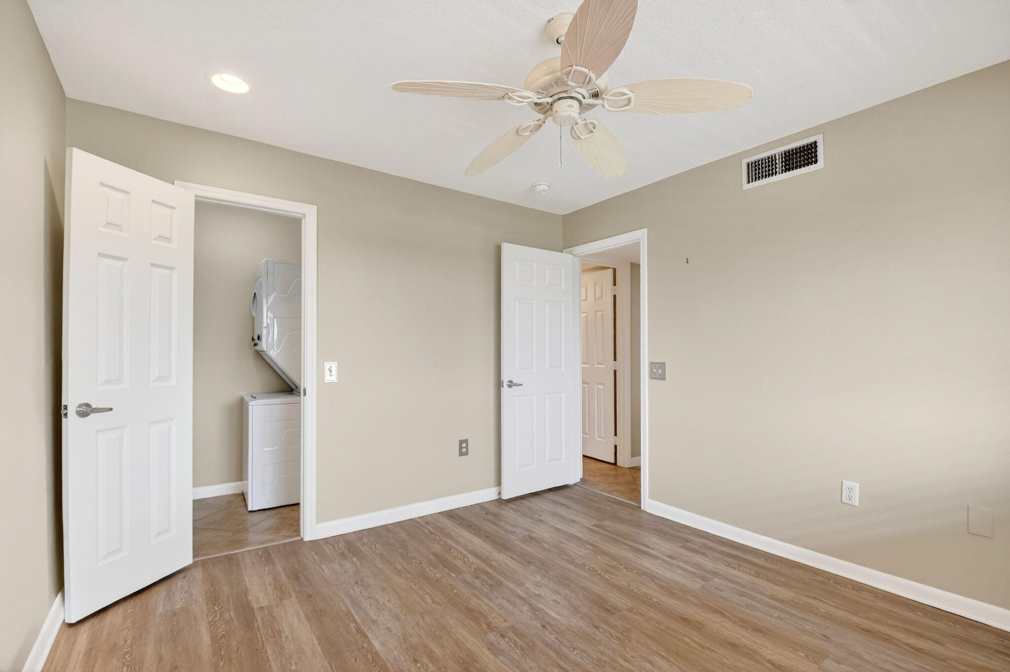 FOUNTAINS OF PALM BEACH CONDO 5 - Residential