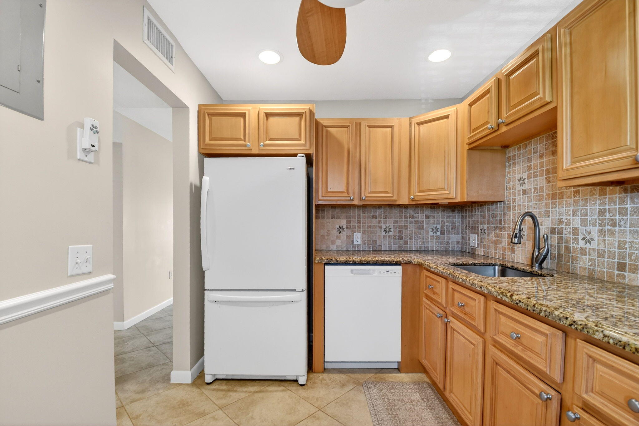 FOUNTAINS OF PALM BEACH CONDO 5 - Residential