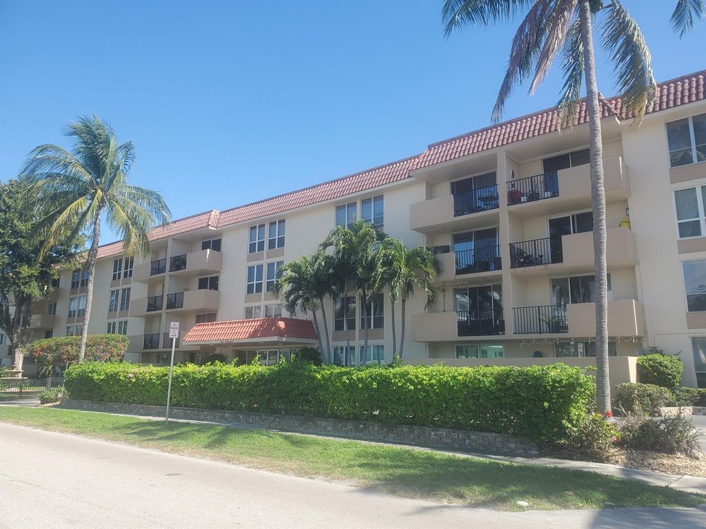 Photo of 1000 Spanish River Road #4k, Boca Raton, FL 33432 (MLS # R11064008)