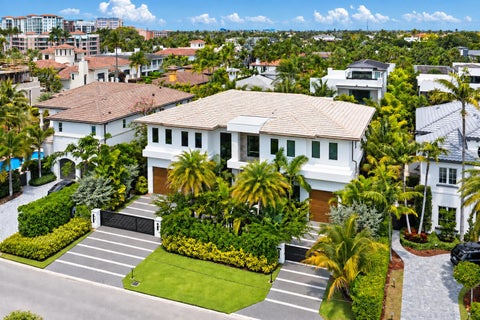 Photo of 735 W Fern Drive, Boca Raton, FL 33432 (MLS # B26079128)