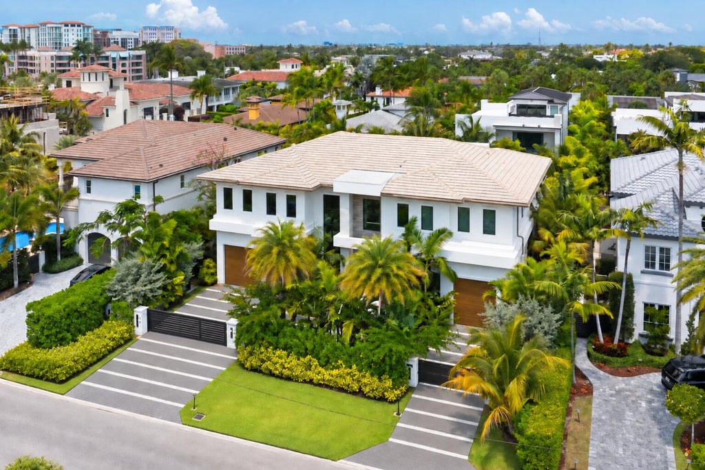 Photo of 735 W Fern Drive, Boca Raton, FL 33432 (MLS # B26079128)