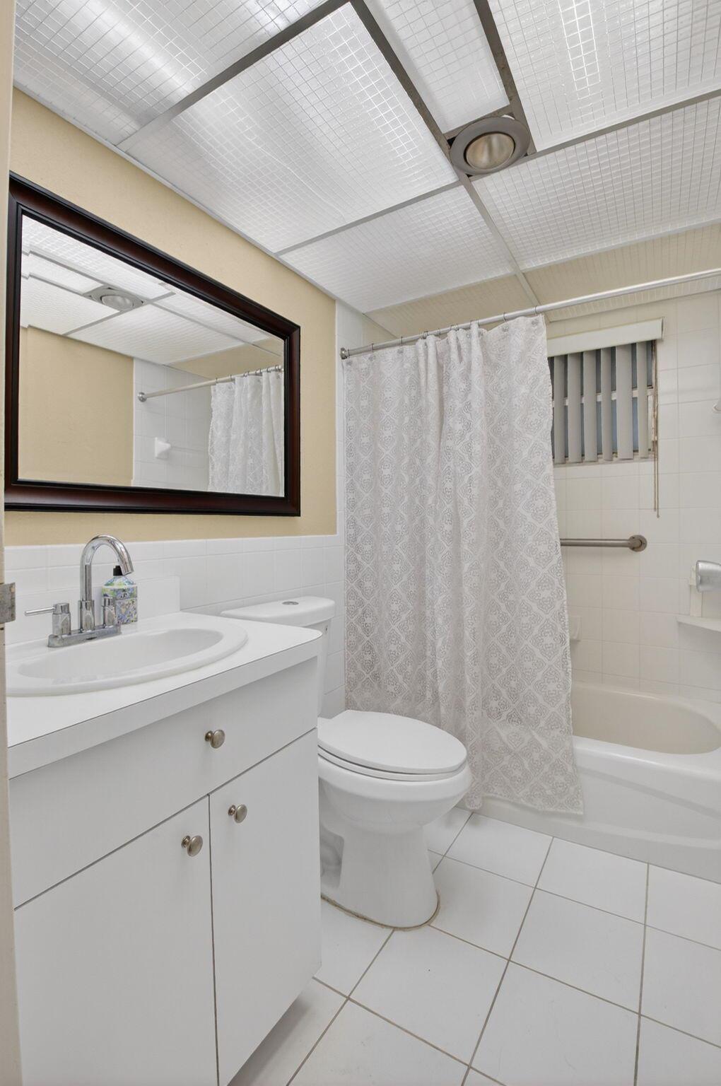 KINGS POINT VALENCIA COND - Residential Lease