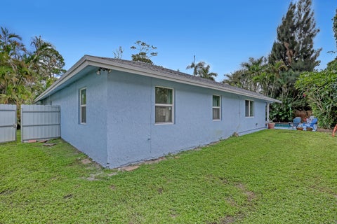 Tiny photo for 799 Huff Road, Haverhill, FL 33415 (MLS # B26089929)