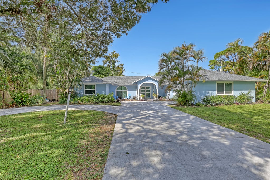 Photo of 799 Huff Road, Haverhill, FL 33415 (MLS # B26089929)