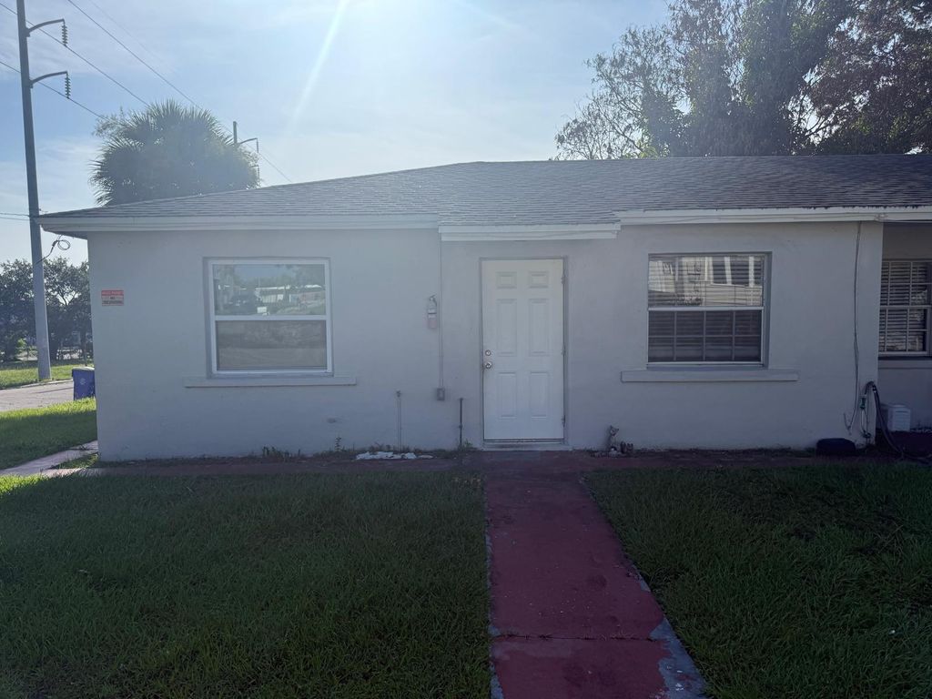 Photo of 518 N 6th Street, Fort Pierce, FL 34950 (MLS # B26056953)