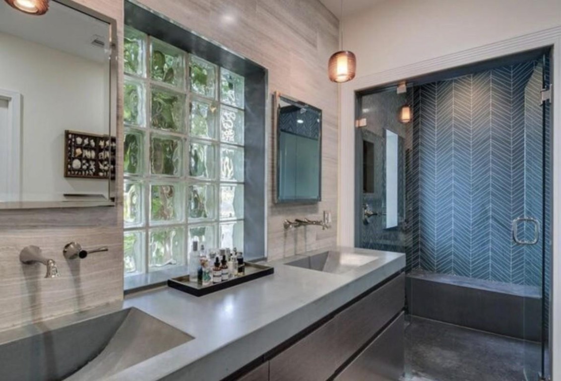 BAYSHORE PLAZA UNIT NO 2 - Residential