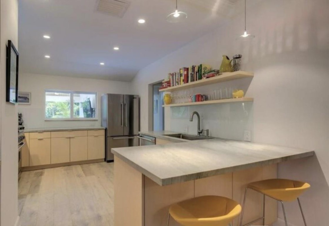 BAYSHORE PLAZA UNIT NO 2 - Residential