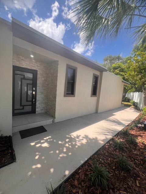 Beautiful 3/2 with large yard in East Boca.