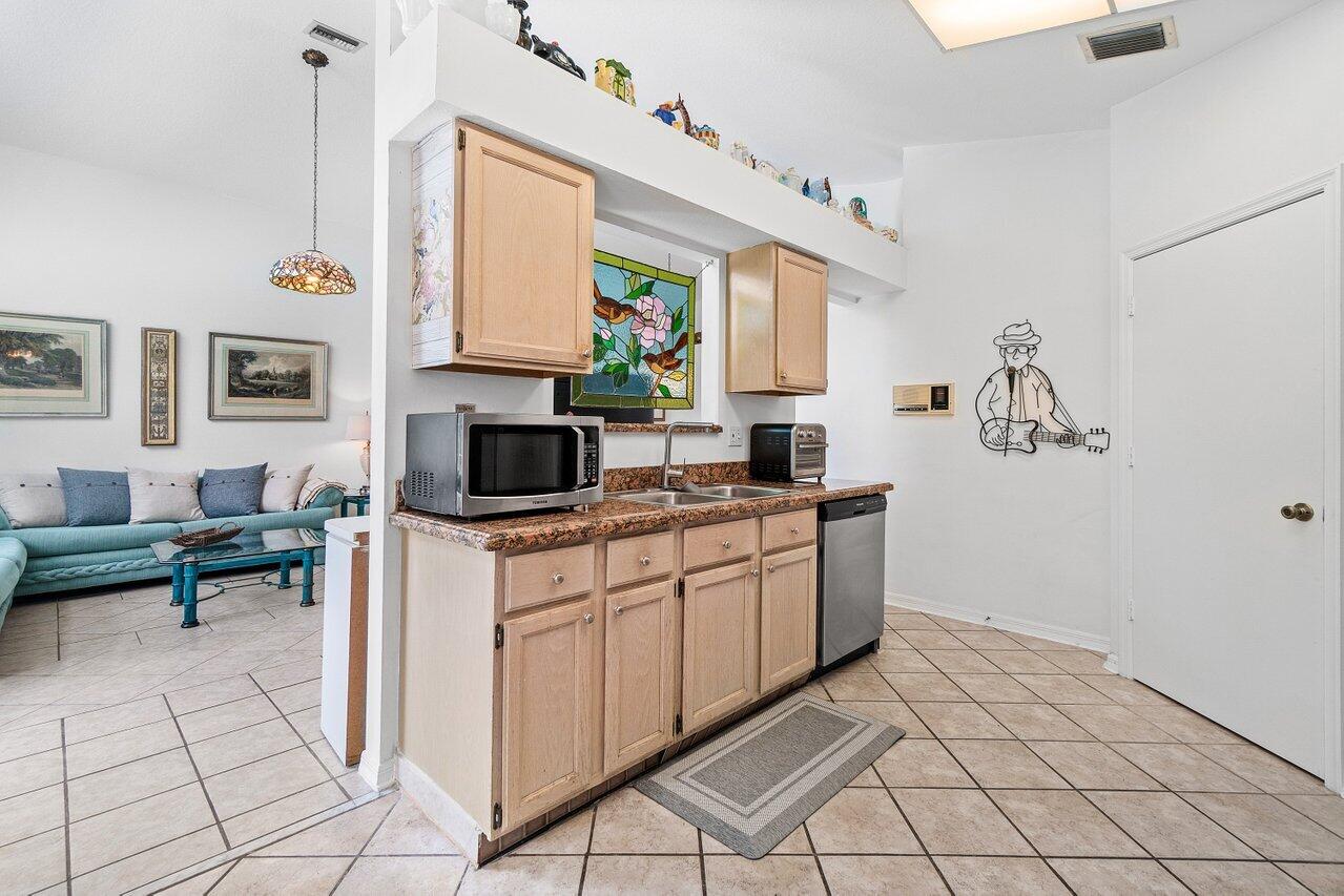 FAIRWAY COVE OF WELLINGTON - Residential Lease