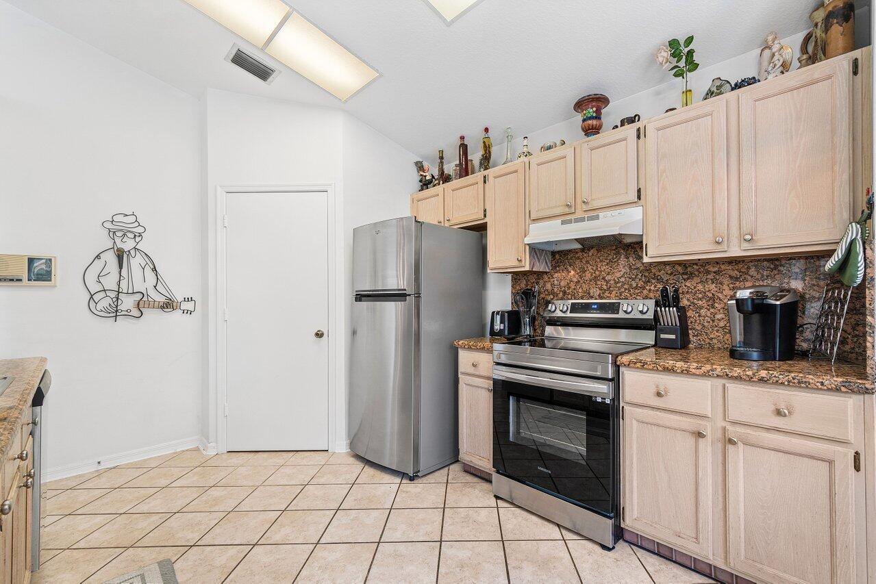 FAIRWAY COVE OF WELLINGTON - Residential Lease