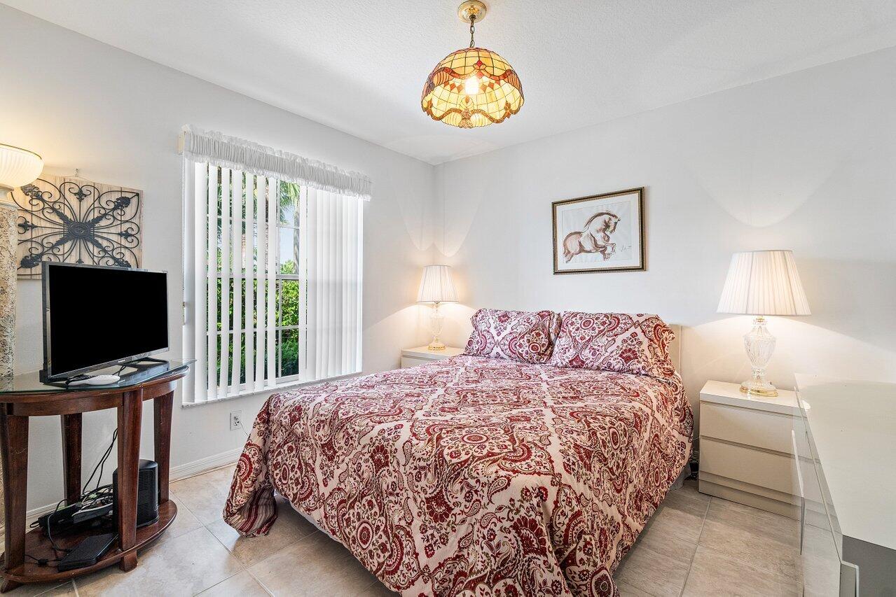 FAIRWAY COVE OF WELLINGTON - Residential Lease