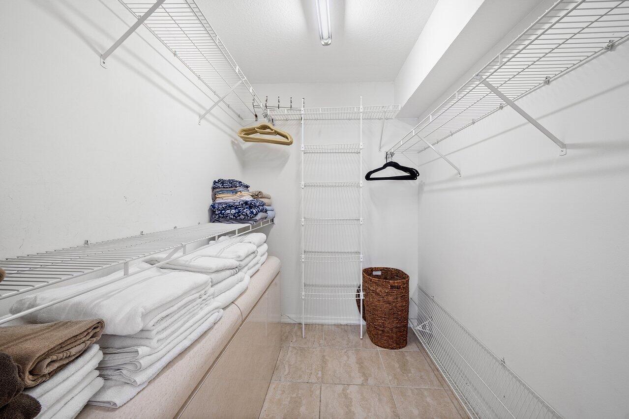 FAIRWAY COVE OF WELLINGTON - Residential Lease