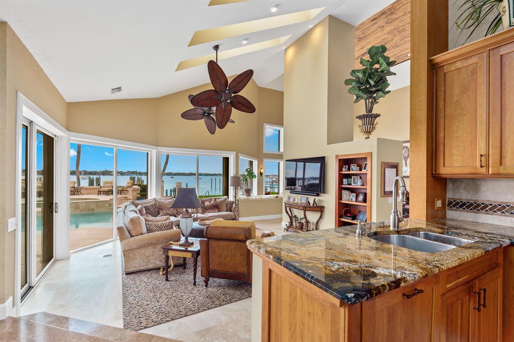 BAY POINTE - Residential