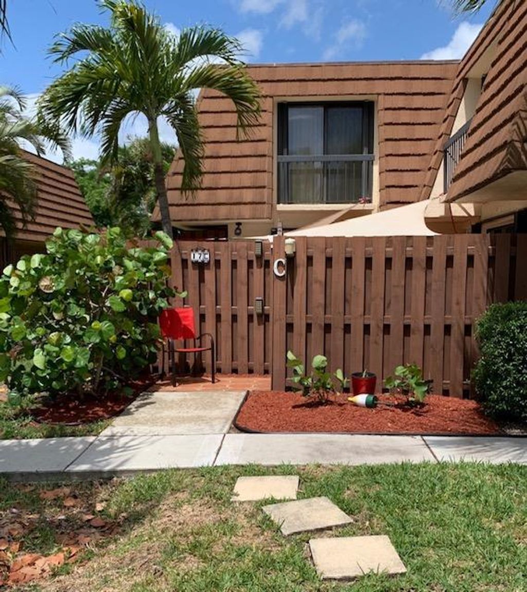 Photo of 825 Center Street #17c, Jupiter, FL 33458 (MLS # R10733457)