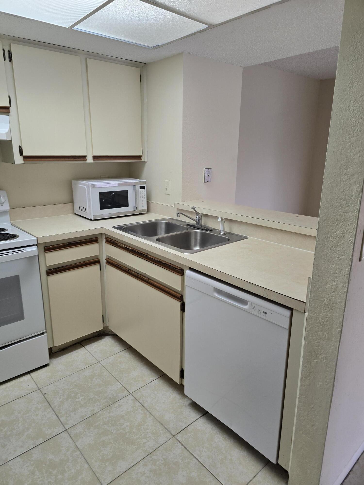 Midport Place I, A Condominium - Residential Lease