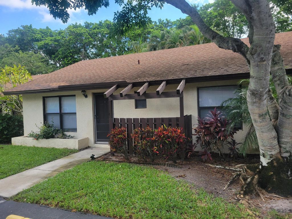 Photo of 66 Via De Casas Norte, Boynton Beach, FL 33426 (MLS # R11014972)