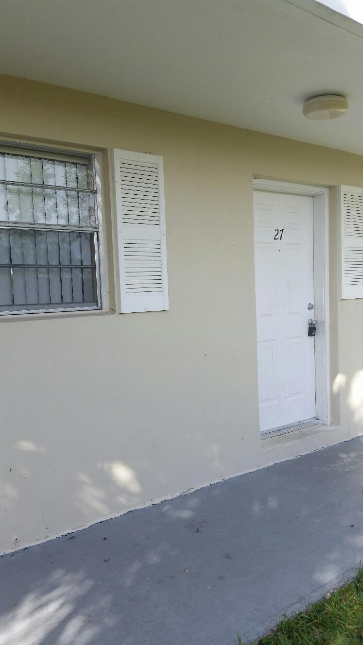 Photo of 1501 Crescent Circle #C20, Lake Park, FL 33403 (MLS # B26012933)