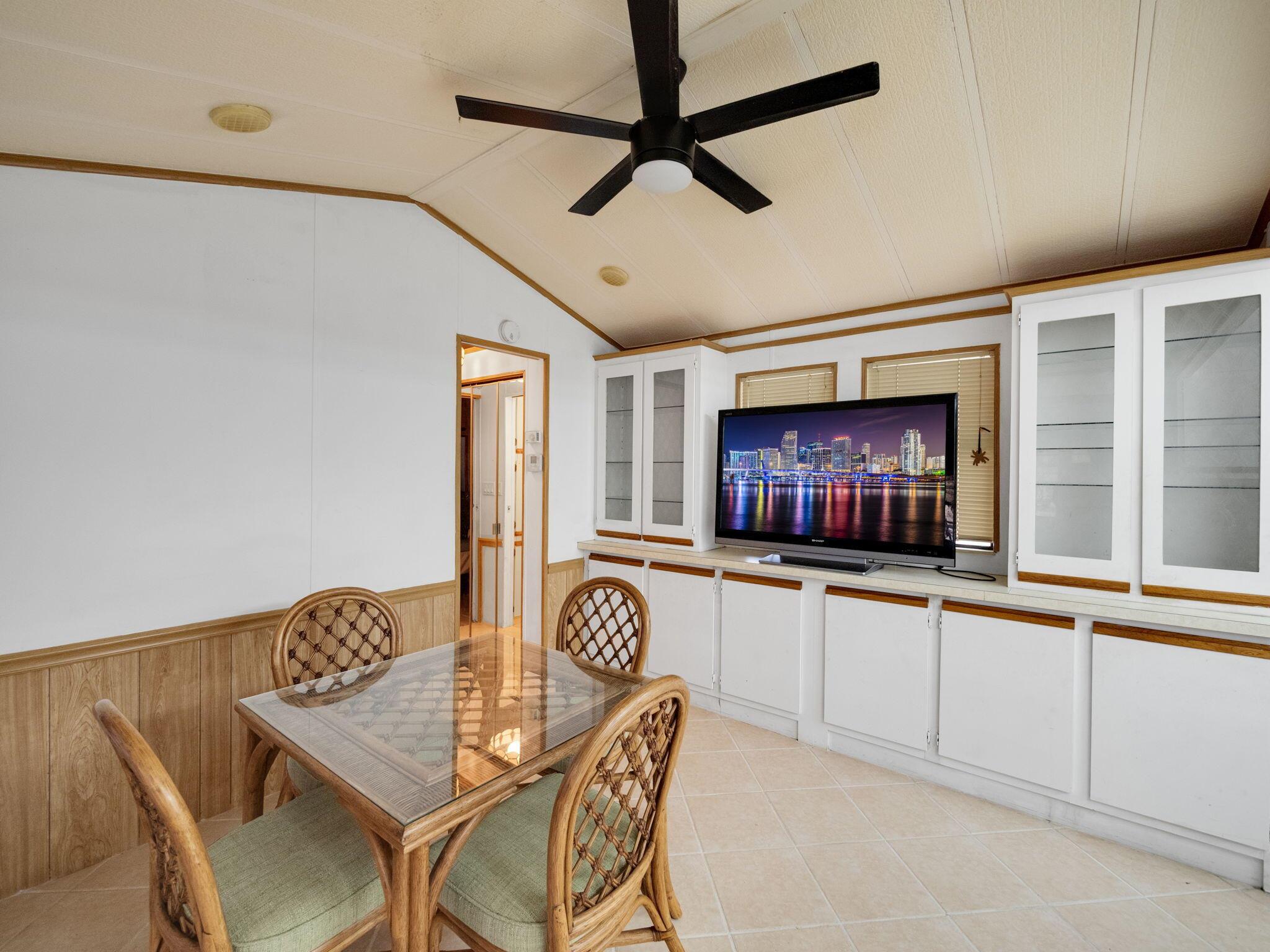 556 Nettles Boulevard