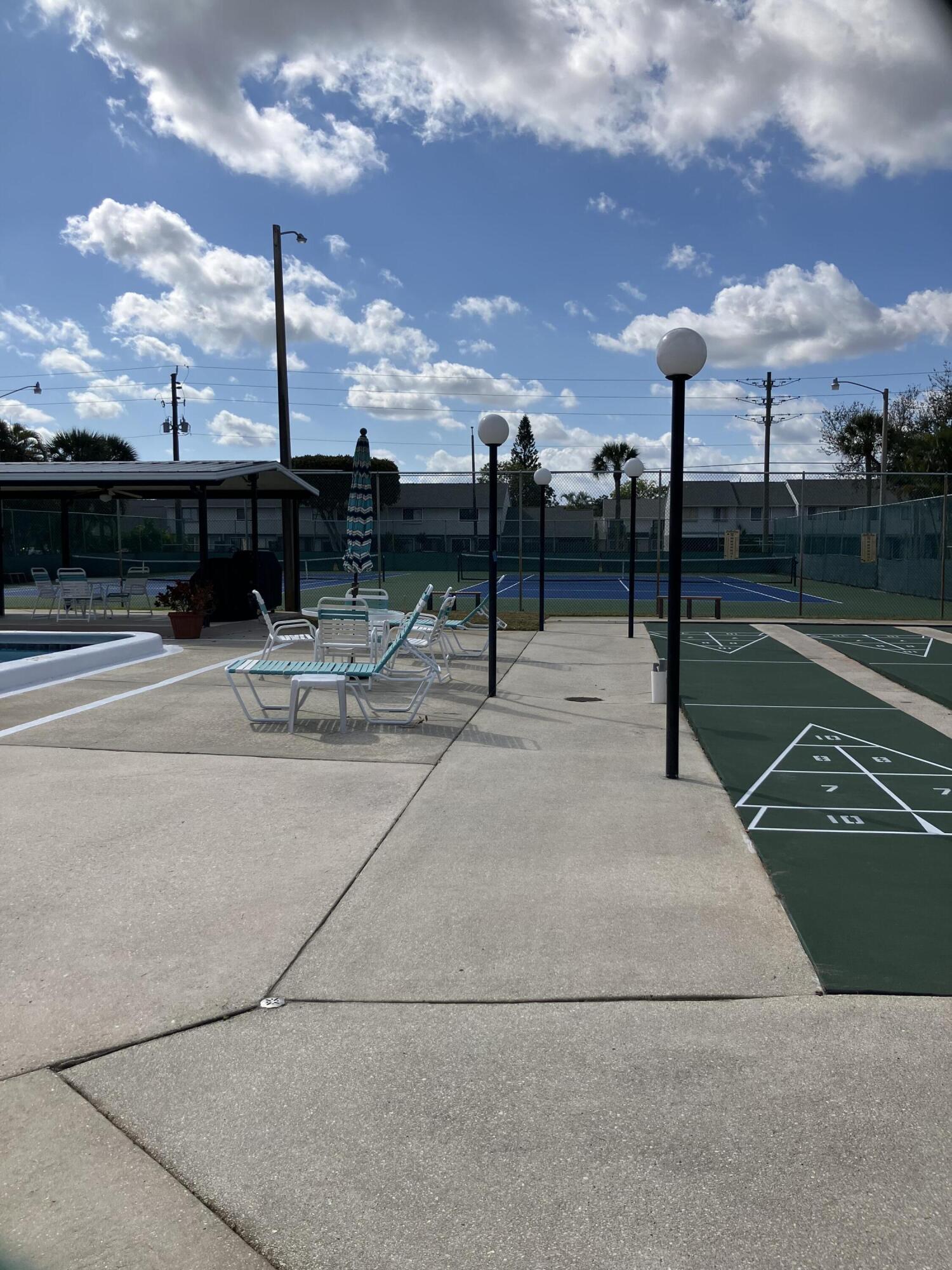 CRESTHAVEN COND TOWNHOMES SEC 3 - Residential Lease