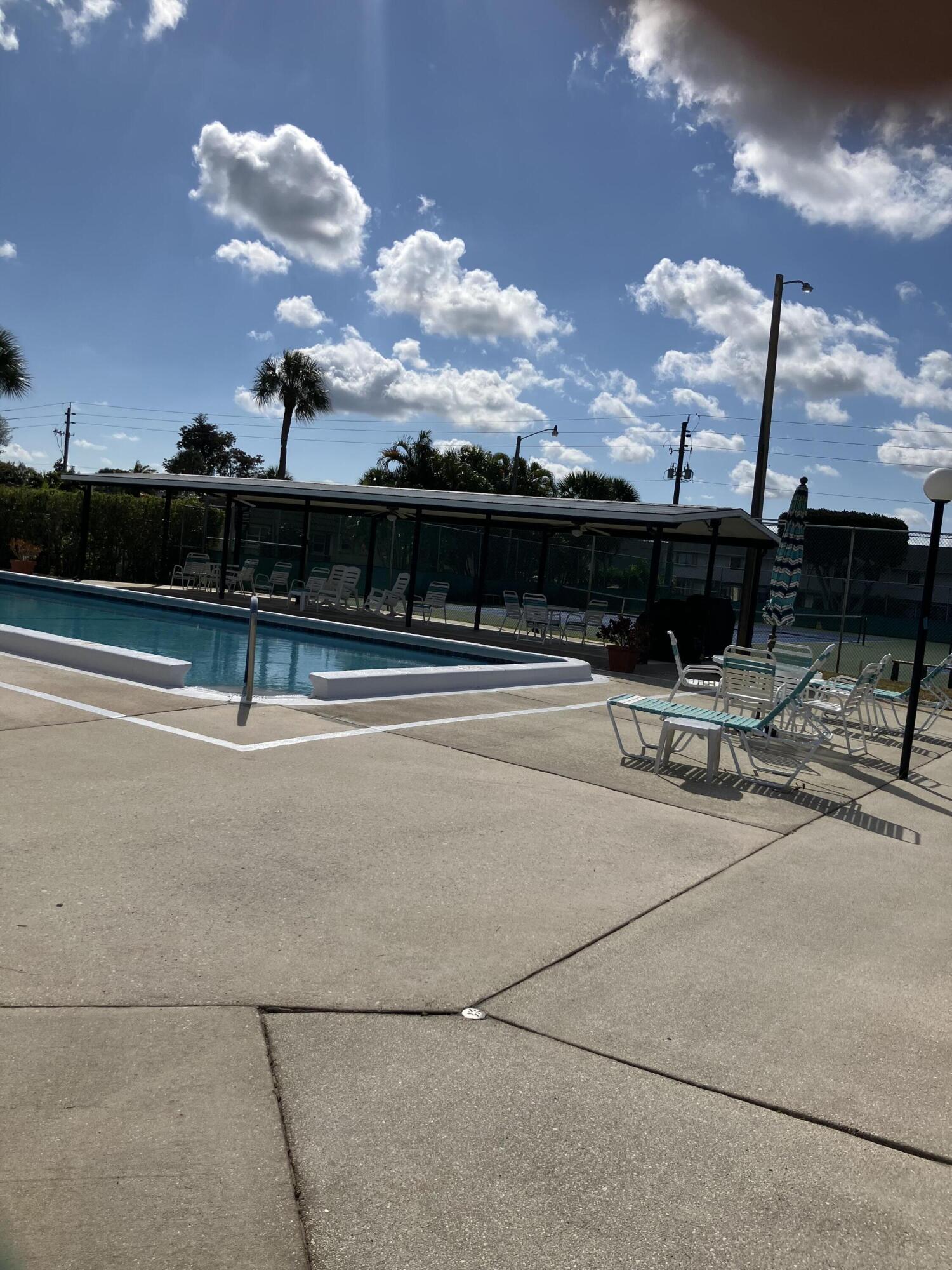 CRESTHAVEN COND TOWNHOMES SEC 3 - Residential Lease