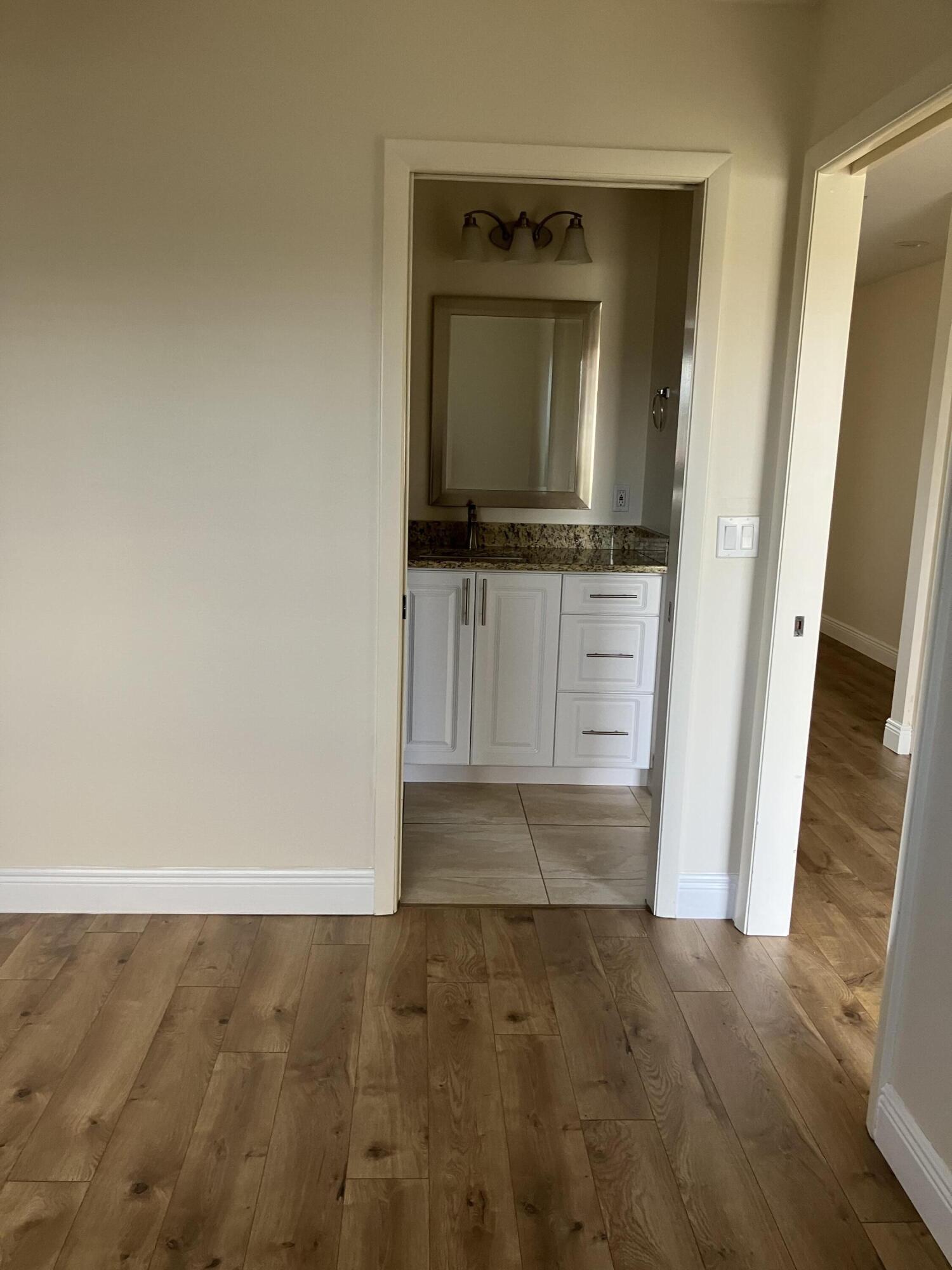 CRESTHAVEN COND TOWNHOMES SEC 3 - Residential Lease