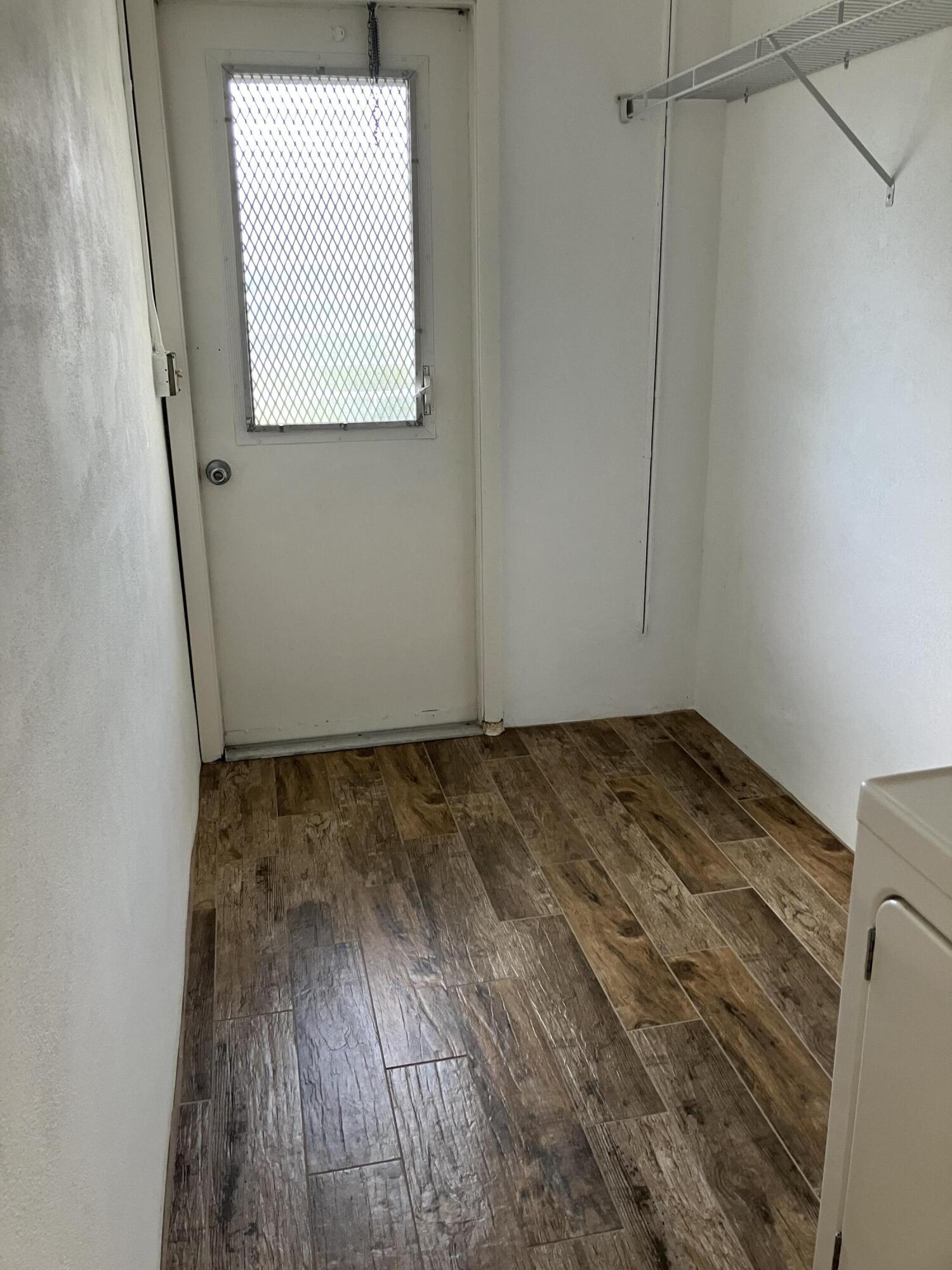 CRESTHAVEN COND TOWNHOMES SEC 3 - Residential Lease