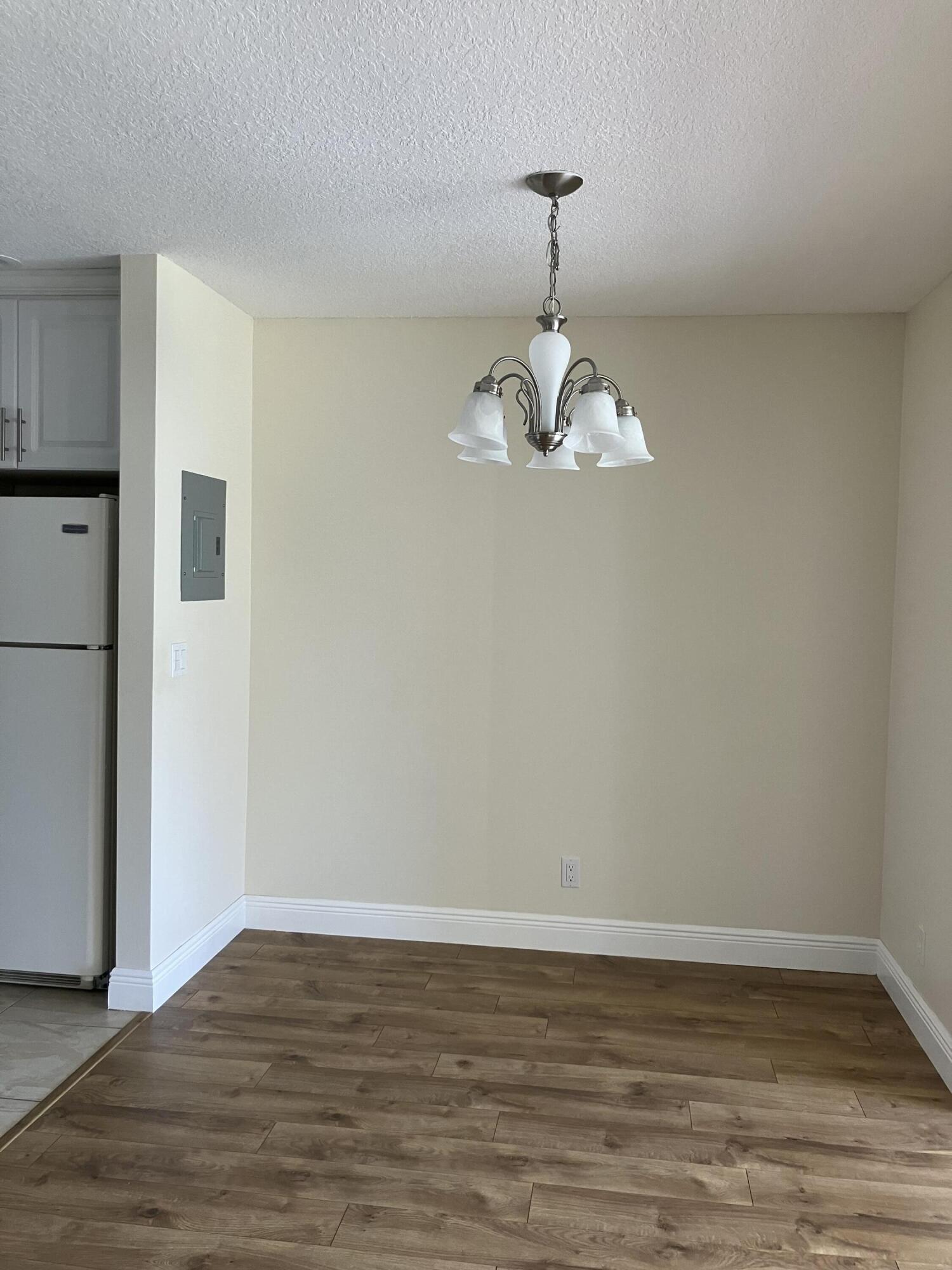 CRESTHAVEN COND TOWNHOMES SEC 3 - Residential Lease