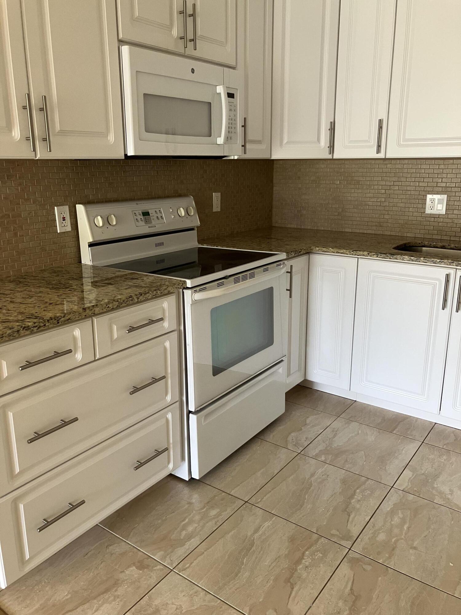 CRESTHAVEN COND TOWNHOMES SEC 3 - Residential Lease