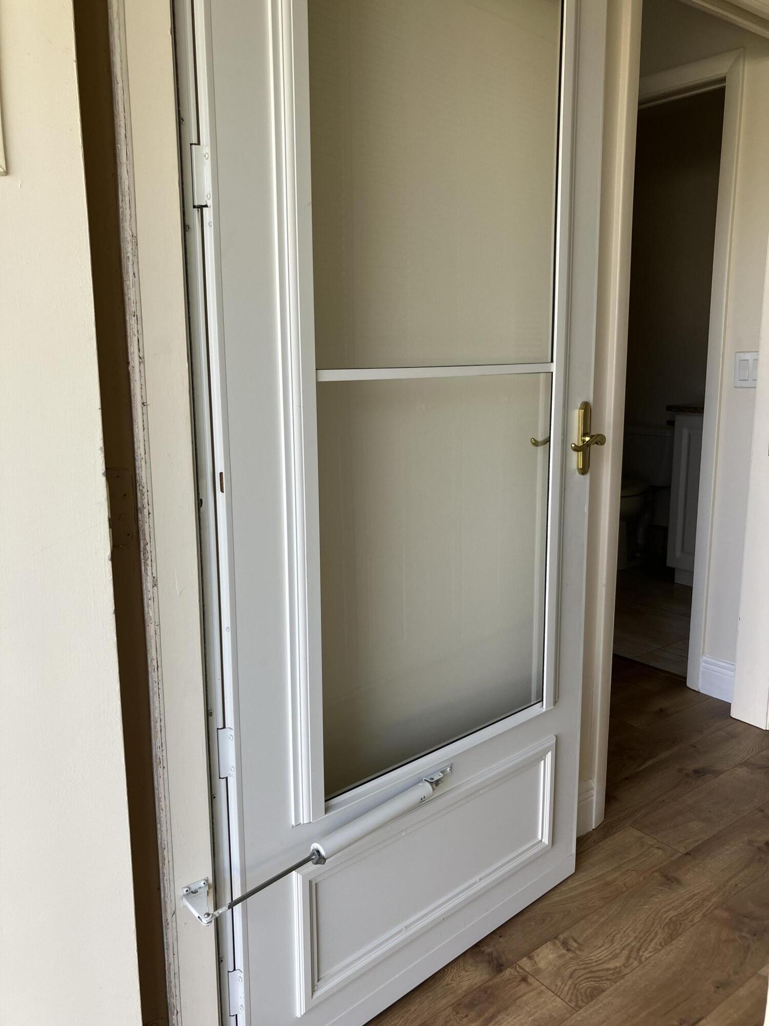 CRESTHAVEN COND TOWNHOMES SEC 3 - Residential Lease