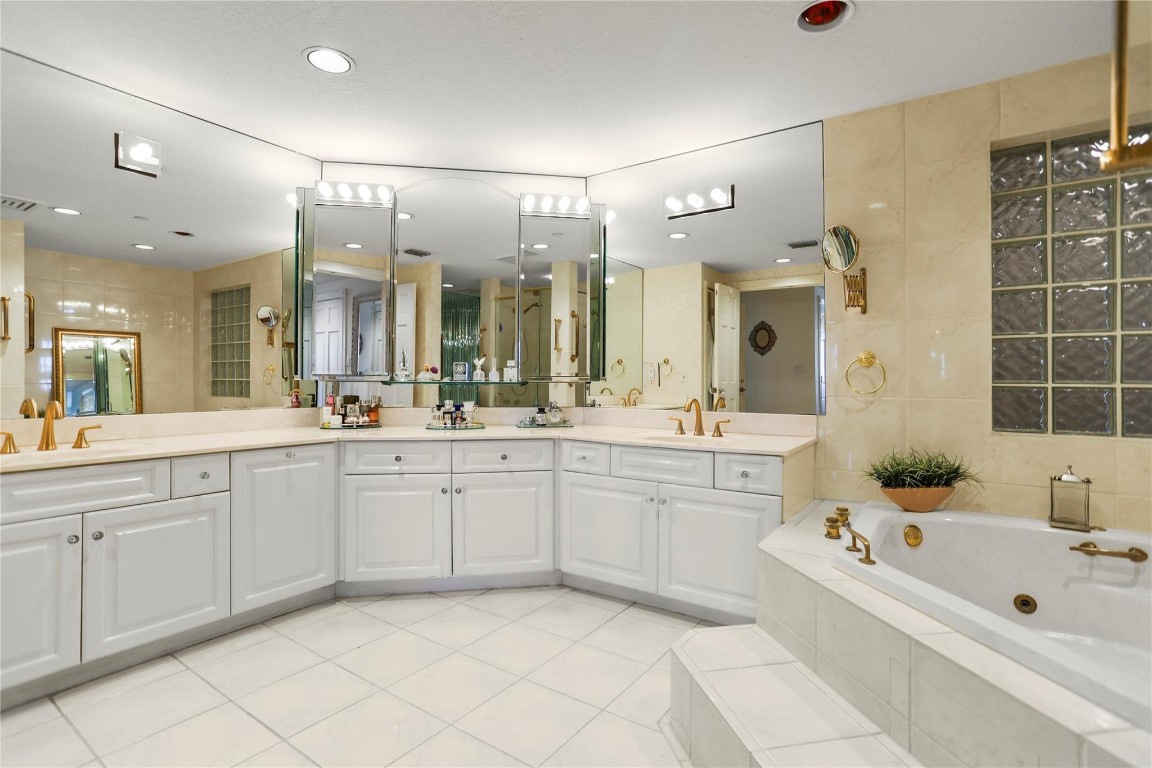 VILLAS OF SUNRISE BAY - Residential