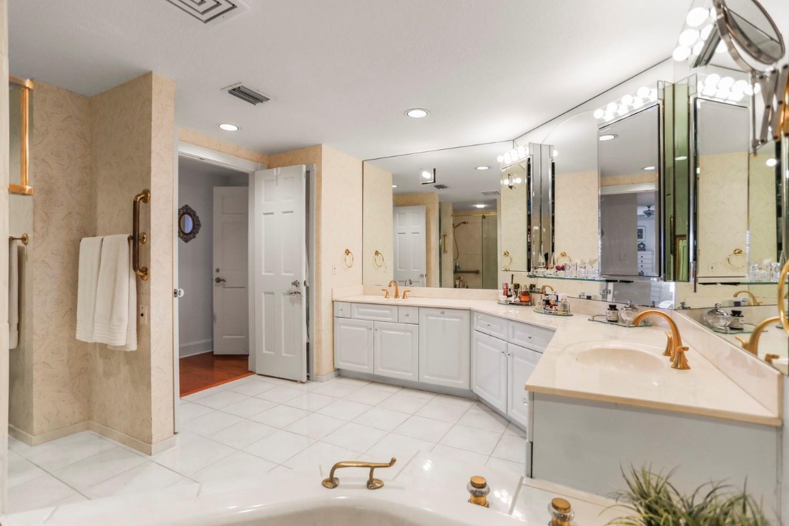 VILLAS OF SUNRISE BAY - Residential