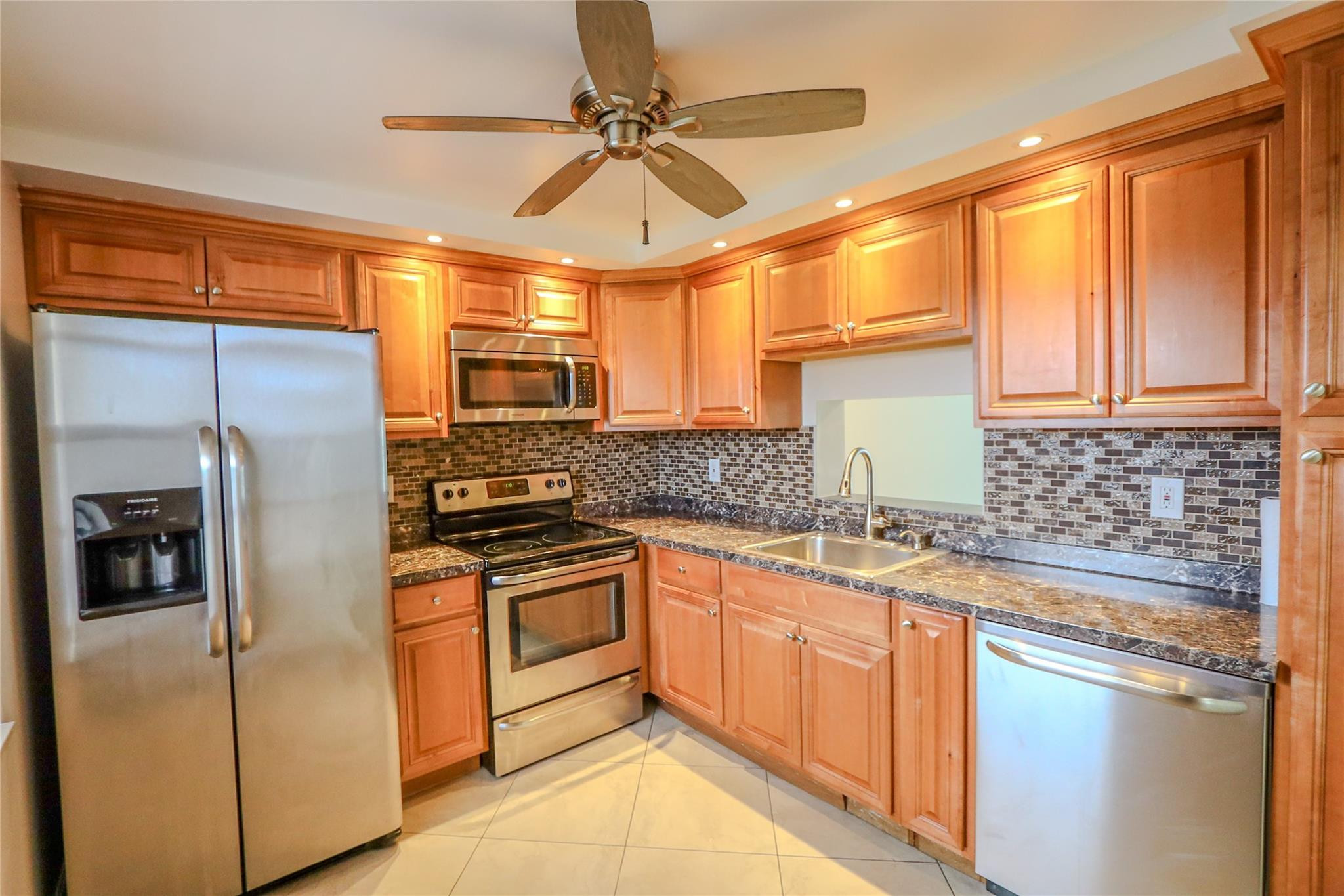 MEADOWBROOK LAKES - Residential