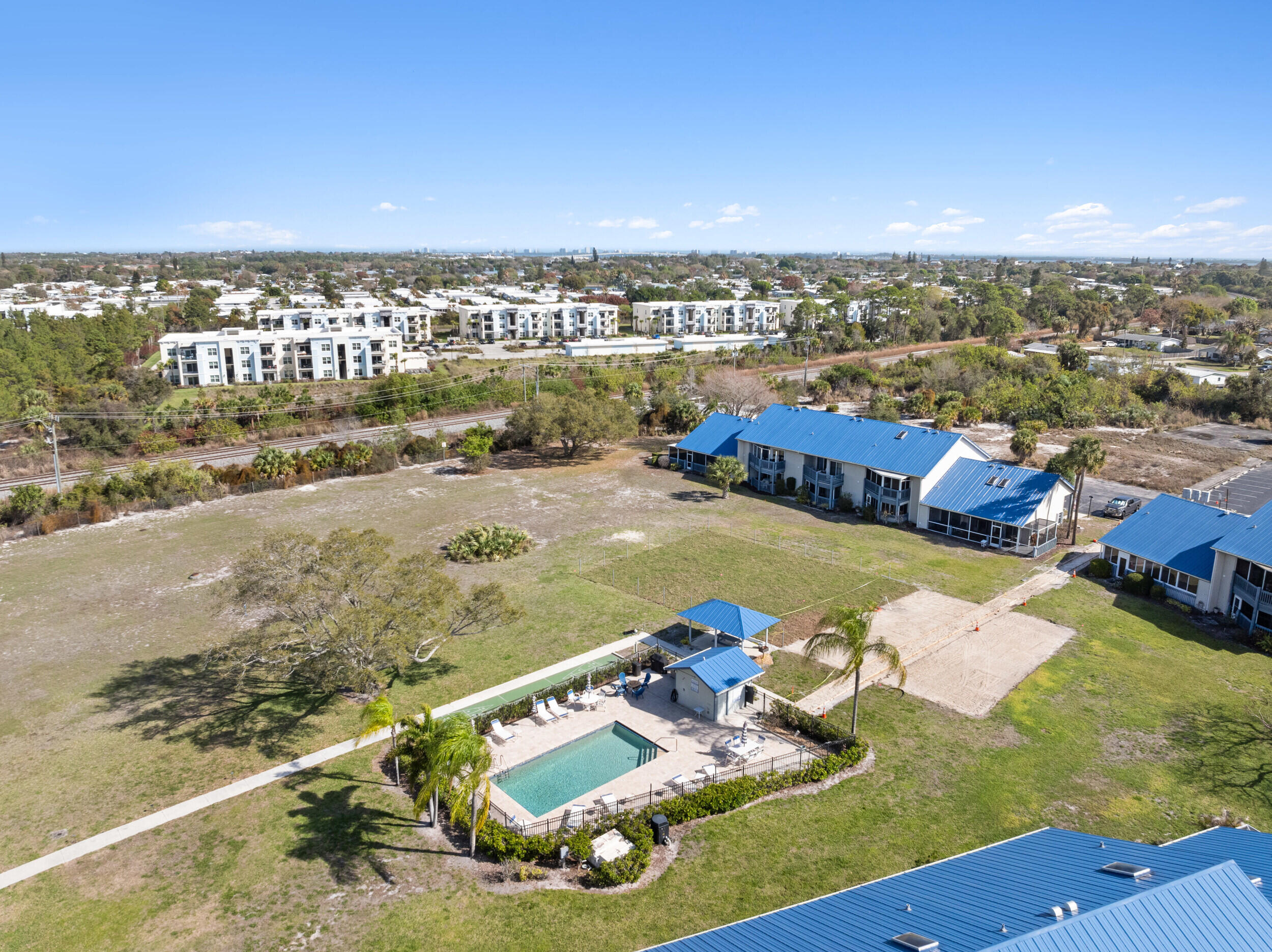 BEACON 21 CONDO - Residential