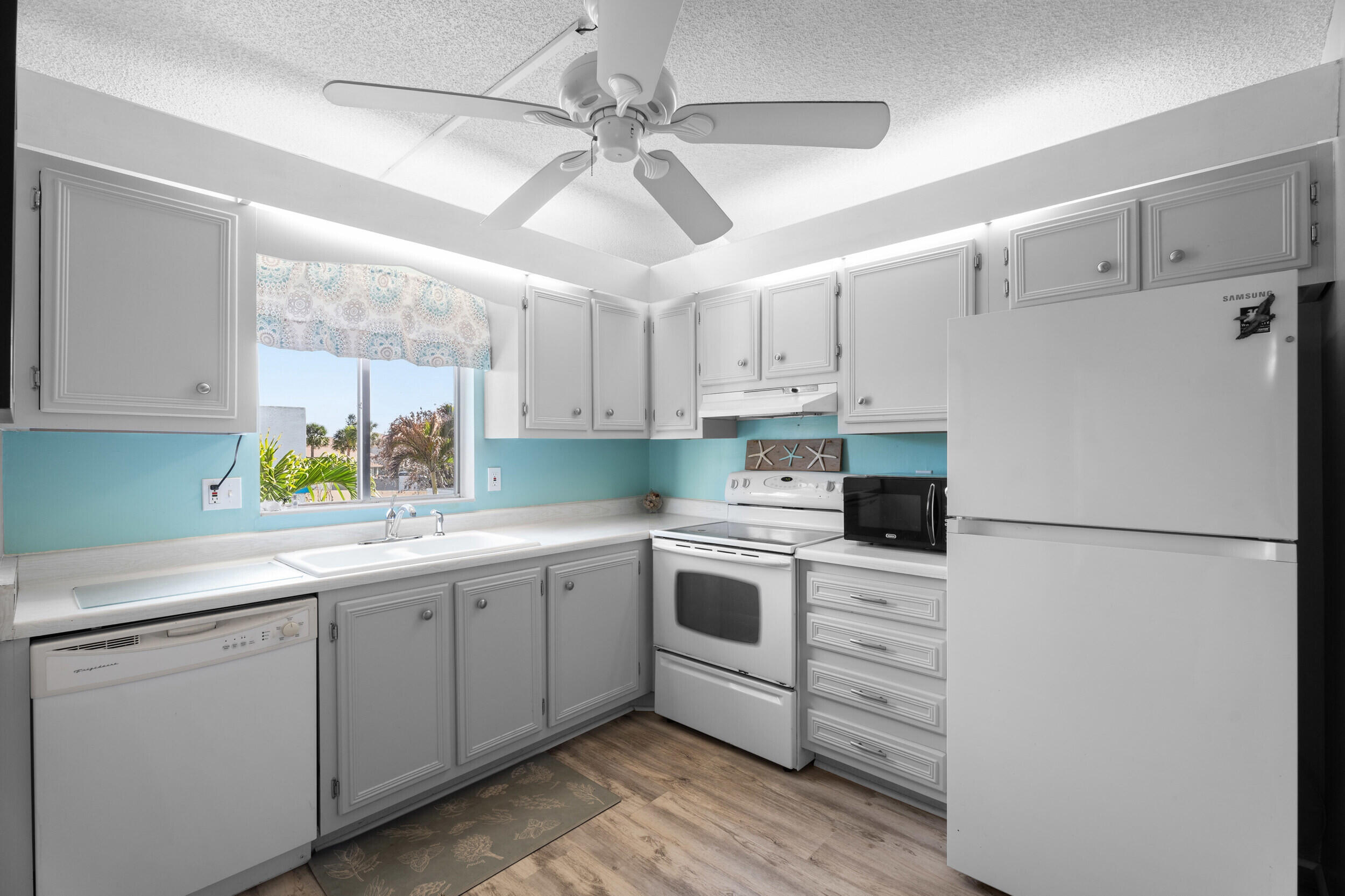 BEACON 21 CONDO - Residential