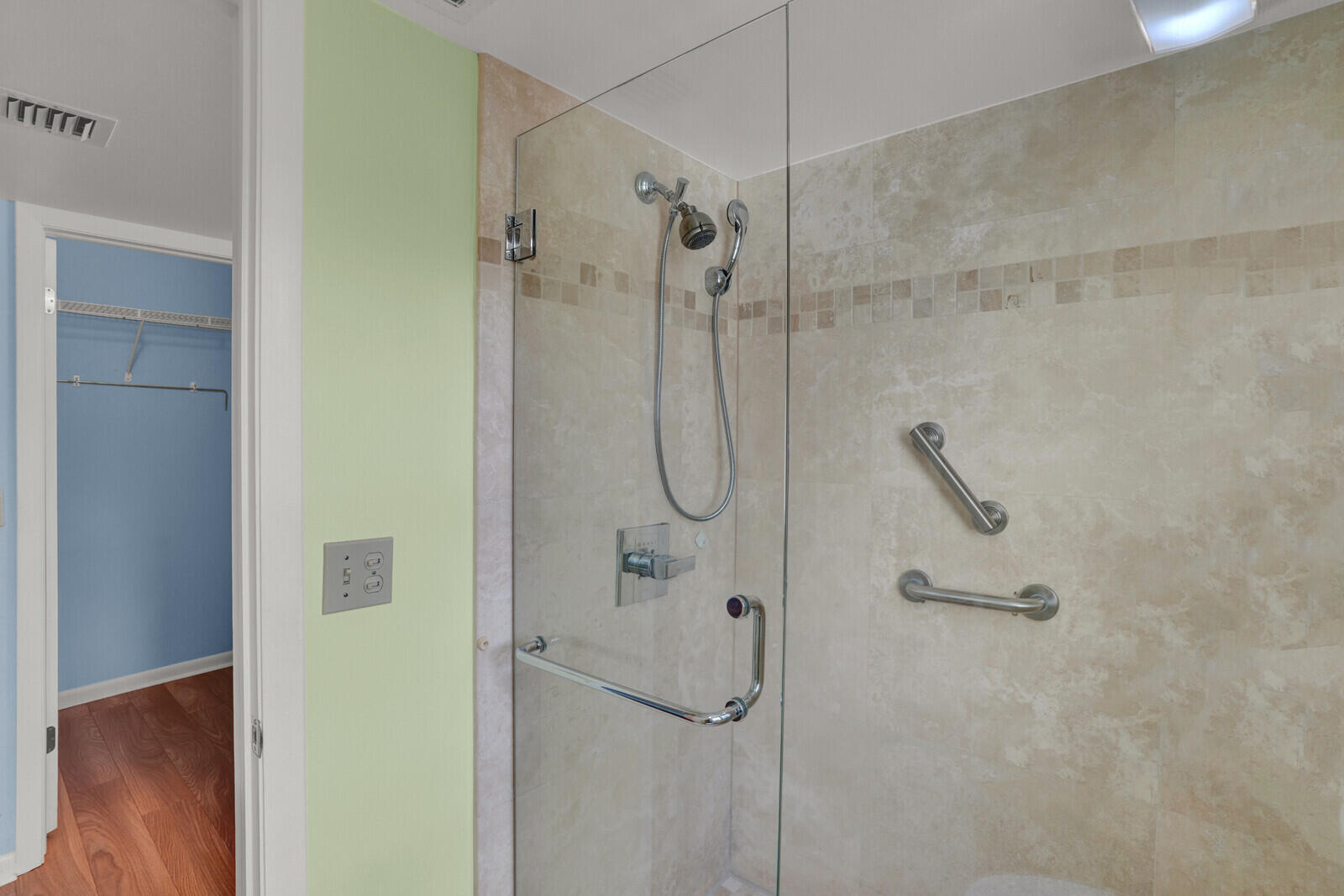 OAK HARBOUR CONDOS - Residential