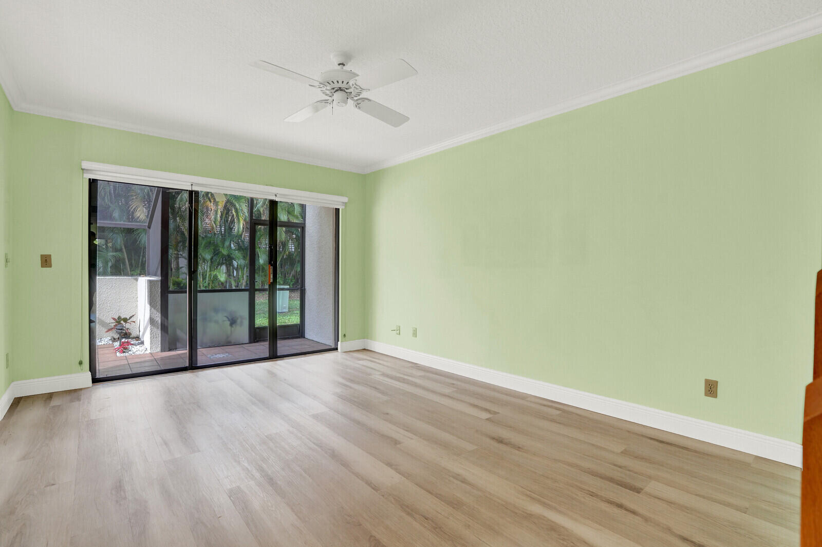 OAK HARBOUR CONDOS - Residential