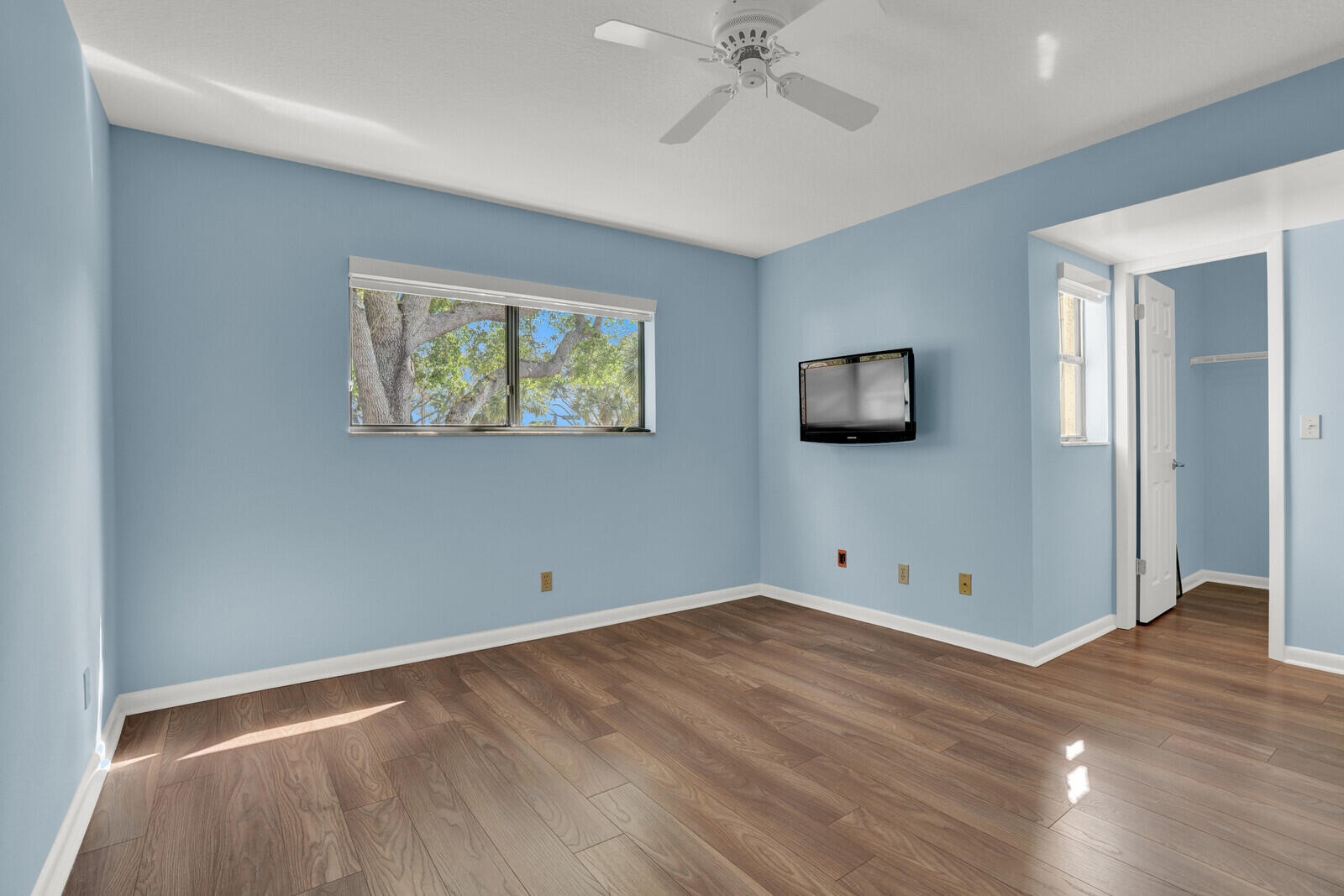 OAK HARBOUR CONDOS - Residential